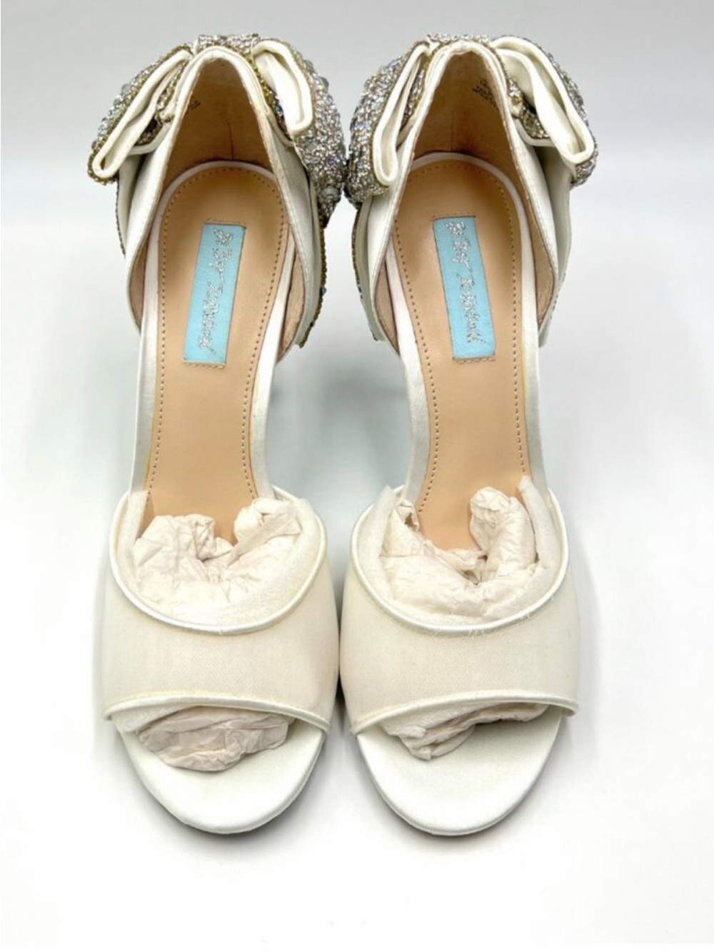 Betsey Johnson Womens Size 8 Blaze White Ivory Jeweled Bow Heels Pumps Shoes